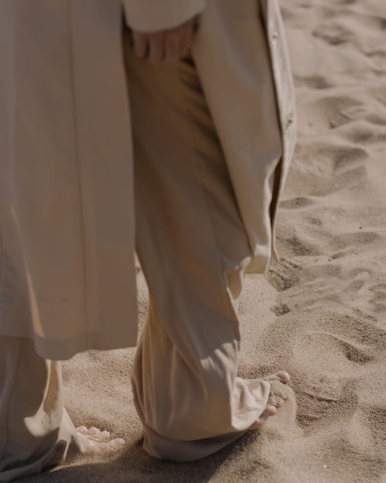 Still trousers in flowing linen
